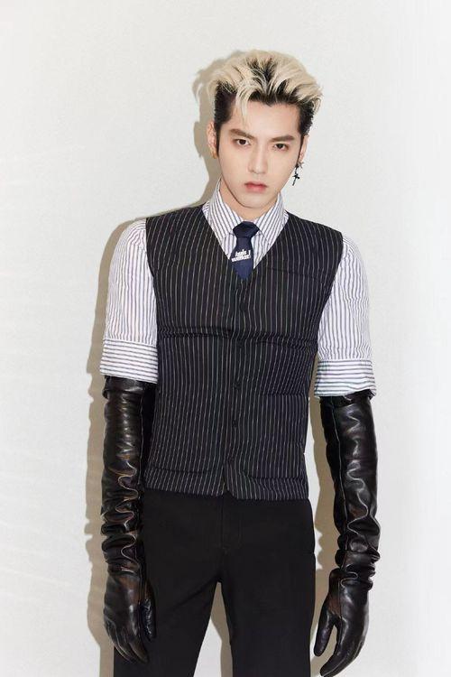 圈内爆料吴亦凡选妃,揭秘娱乐圈背后的权力游戏  第1张